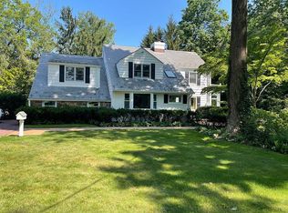 79 Red Brook Rd, Great Neck, NY 11024