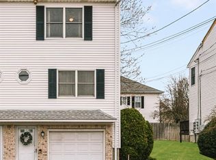 70 Sunflower Cir, North Providence, RI 02911