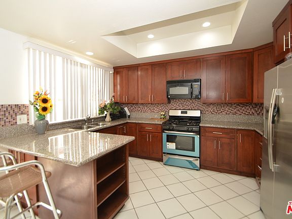 3rd image of 14506 S Berendo Ave APT D