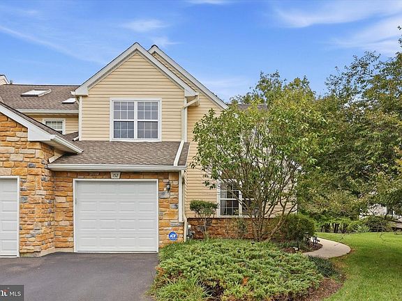 2nd image of 152 Canterbury Ln