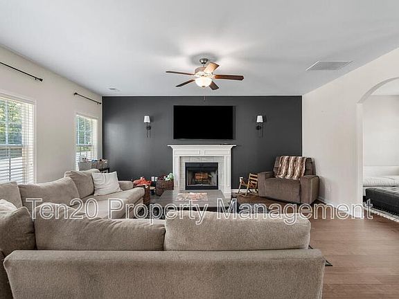 5th image of 121 Hart Preserve Dr