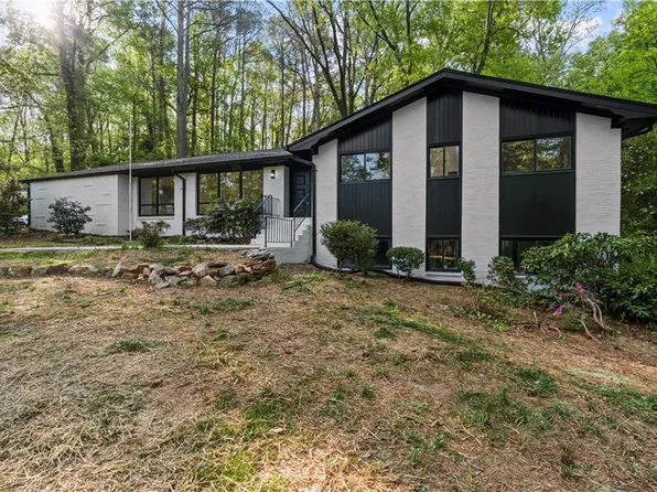 5253 Oxbow Rd, Stone Mountain, GA 30087