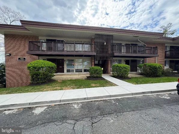 160 Talbott St APT 205, Potomac, MD 20852