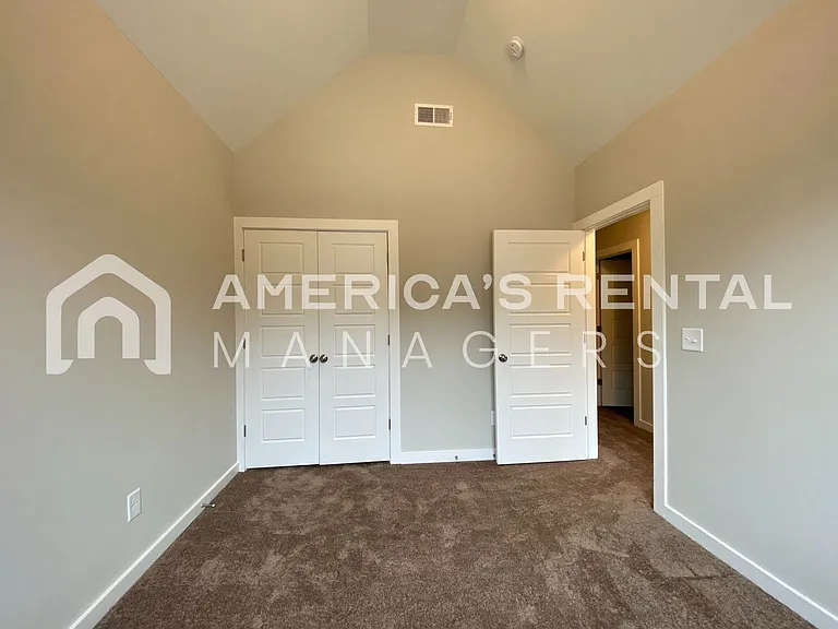 7950 Saint James Dr — Photo 30