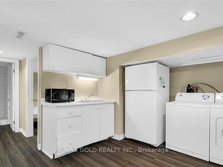 746 King St W #BASEMENT — Photo 3