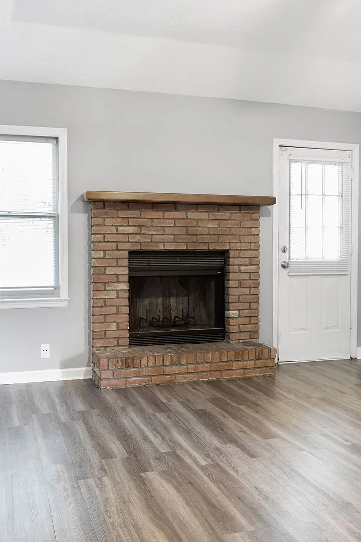 Newly Updated 3 BR 2BA — Photo 2