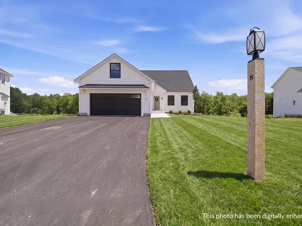 8 Robin Way #7, Chester, NH 03036