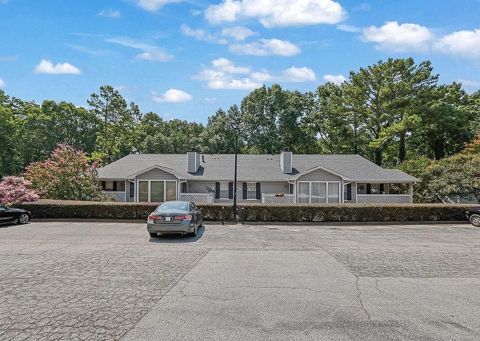 1st image of 1004 Vicksburg Pl