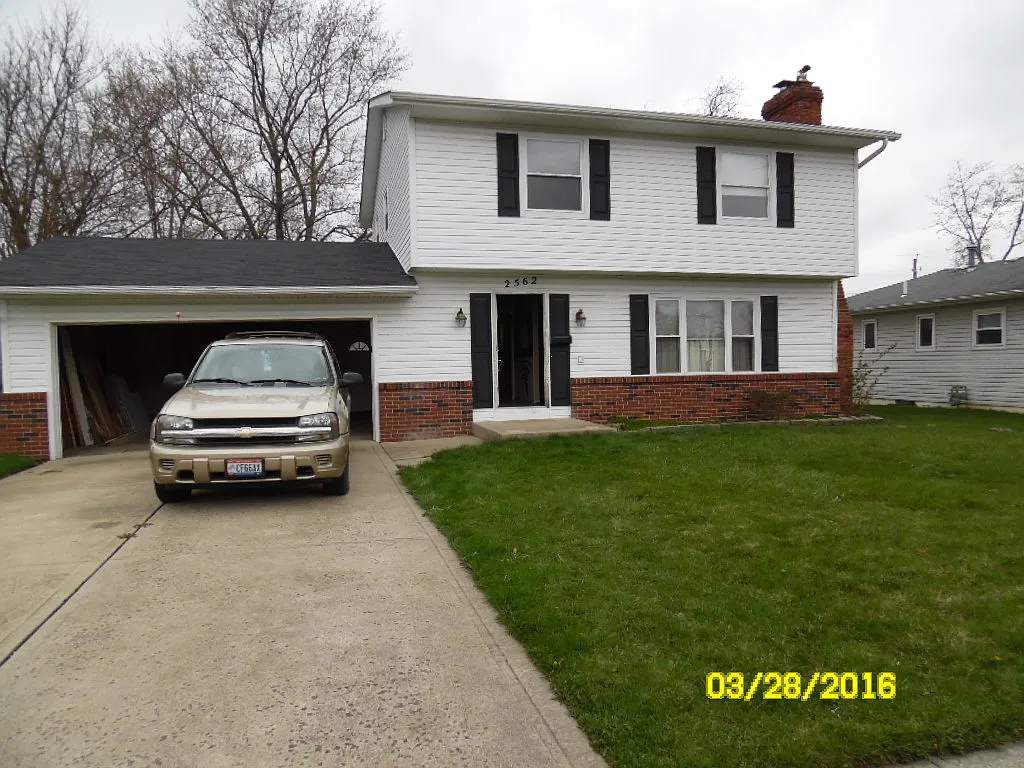 2562 Yates Ave photo 1