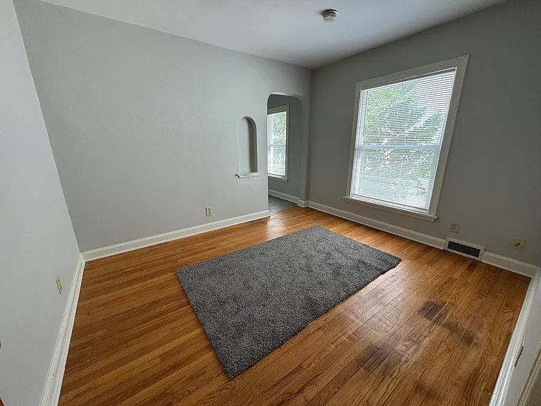 1746 B Ave NE — Photo 1