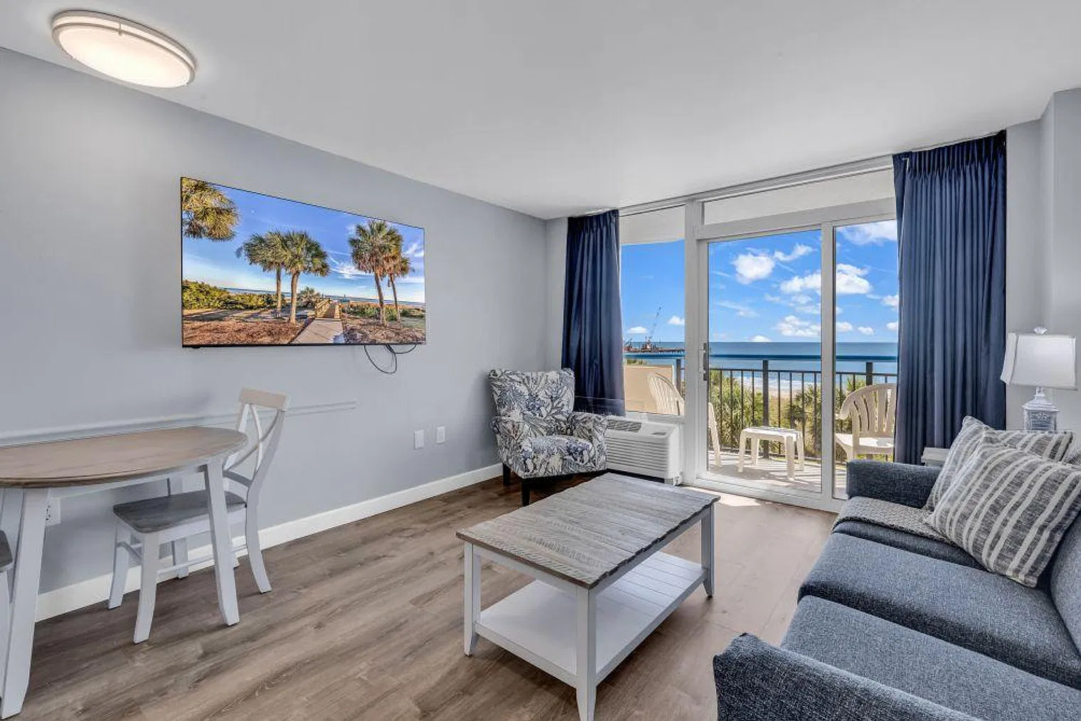 1 bed, 1.0 bath, 527 sqft, $2,522 — Photo 2