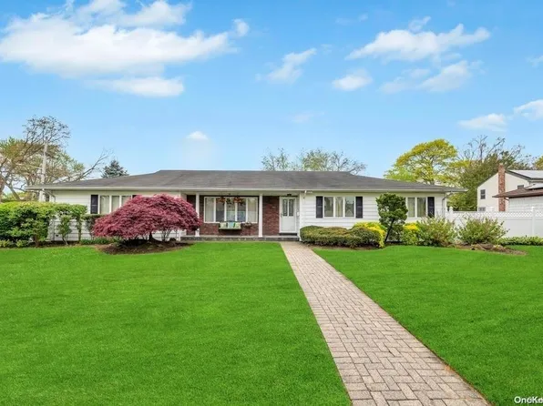 18 Morrisey Place, Deer Park, NY 11729