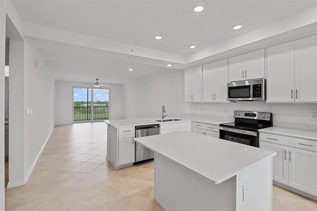2 bed, 2.0 bath, 1120 sqft, $2,100 — Photo 3