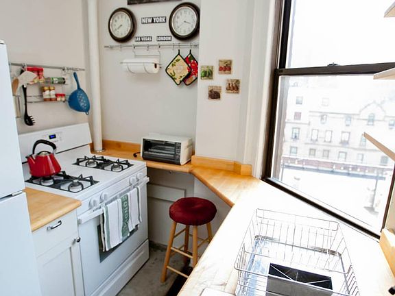 4th image of 105 W 73rd St APT 8A