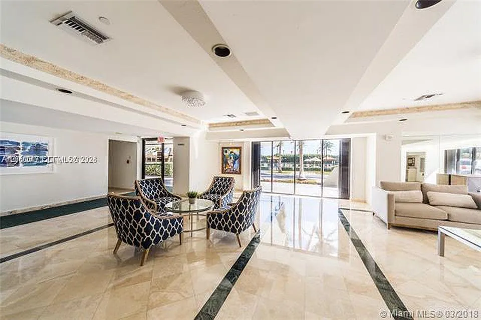 Oceanfront Plaza Condo — Photo 2