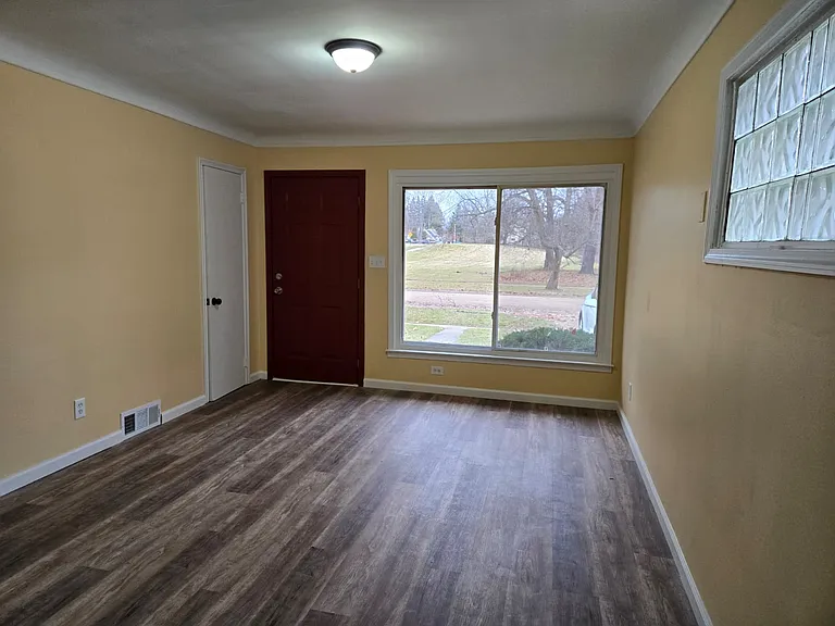 21541 Collingham Ave — Photo 7