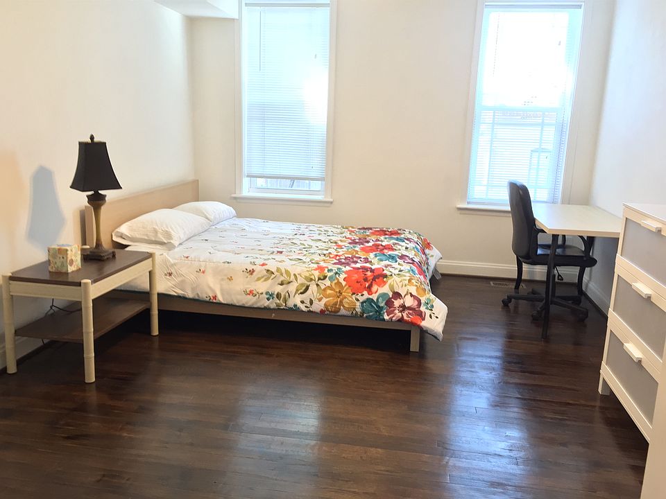Large Master Bedroom with Ensuite private bathroom on the 1st Upper floor.