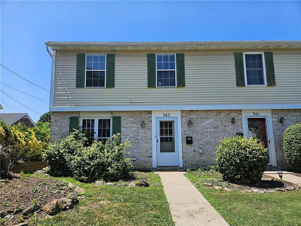 3 bed, 1.5 bath, 1472 sqft, $2,200 — Photo 1