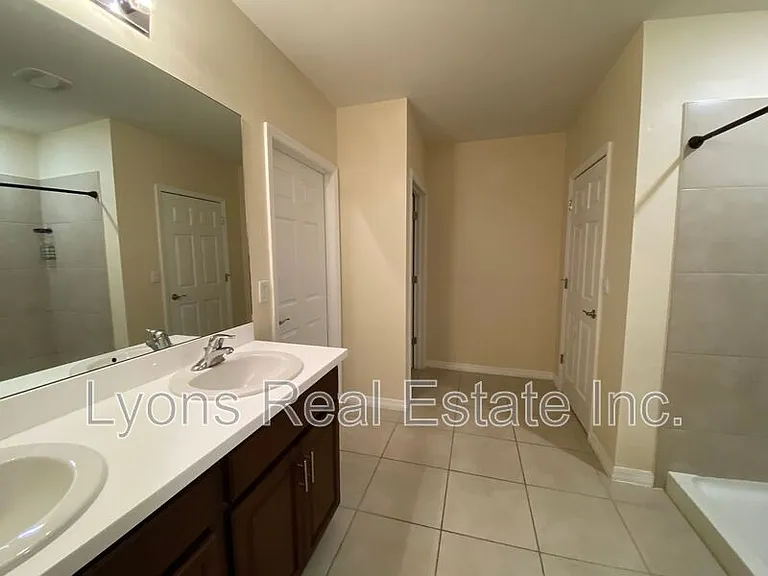 111 NW 9th St — Photo 17
