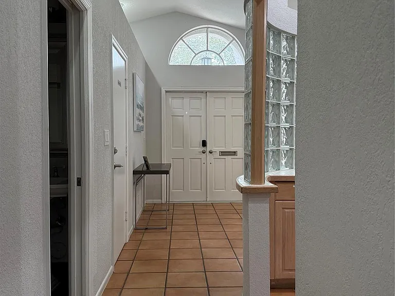 607 SW 15th St — Photo 8