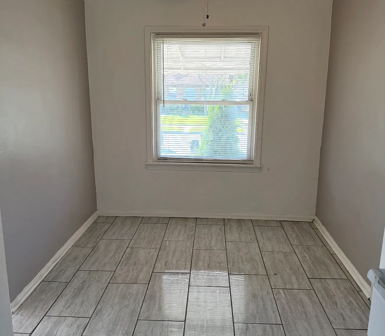 3 bed, 1.5 bath, 1006 sqft, $1,500 — Photo 3