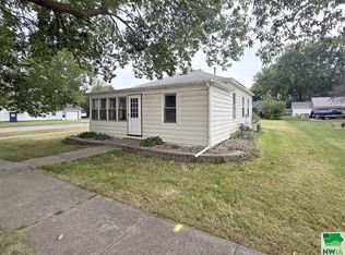 222 Delaware Ave SW, Orange City, IA 51041