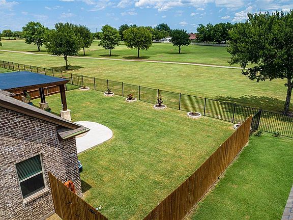 5th image of 2406 Llano Dr