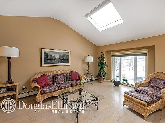 3rd image of 2765 Patricia Ln