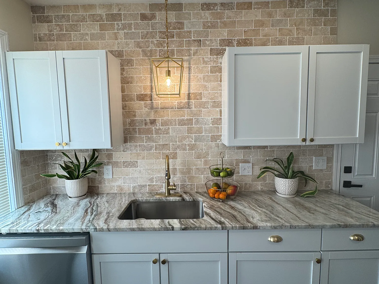 2 bed, 1100 sqft, $2,200 — Photo 1