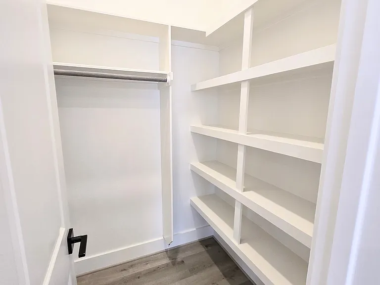 2706 Nagle St — Photo 37