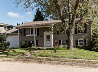2566 Waller St, Dubuque, IA 52002