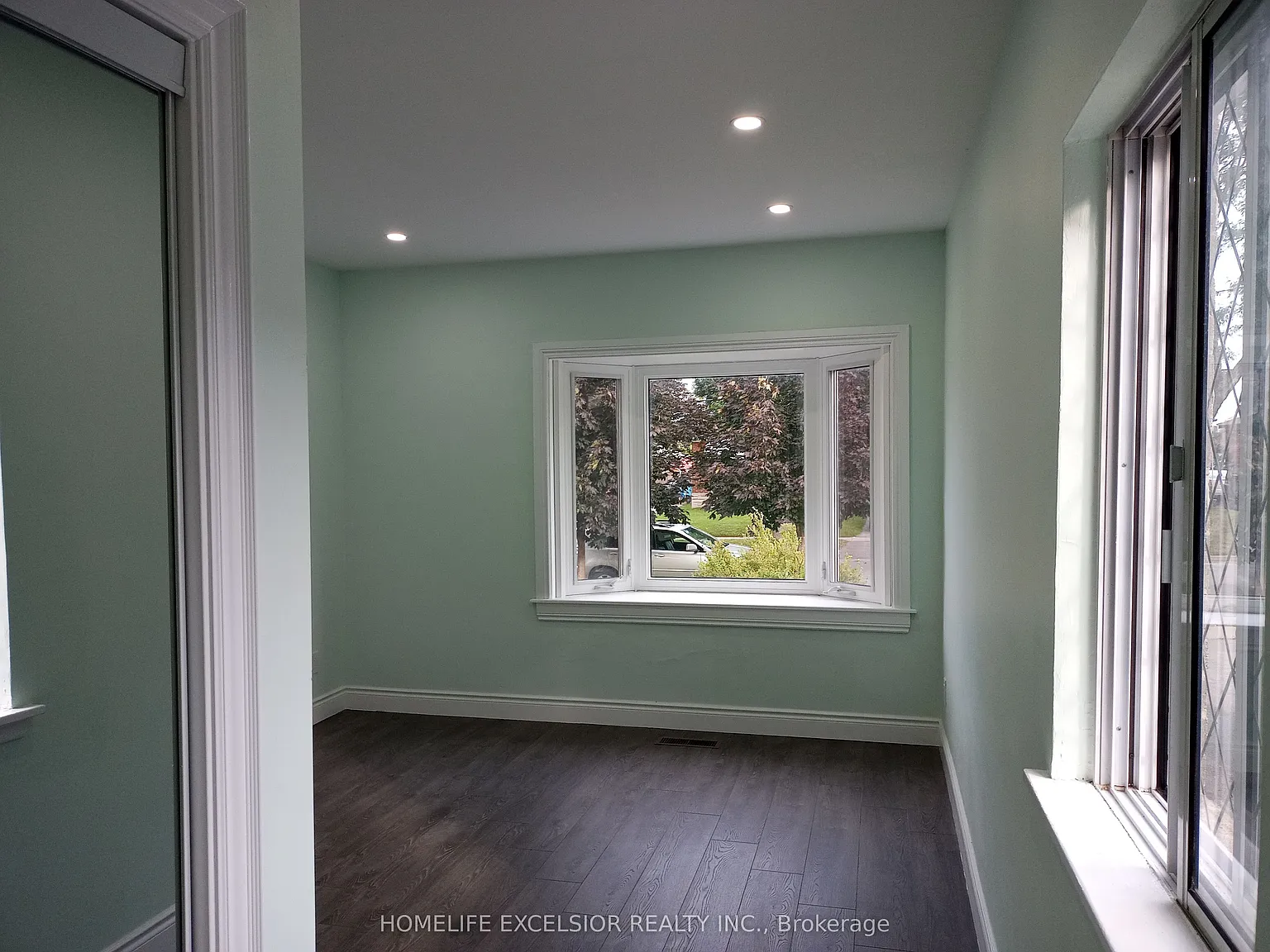 4 bed, $2,950 — Photo 2