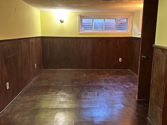 2nd image of 27 Haileybury Dr #Basement