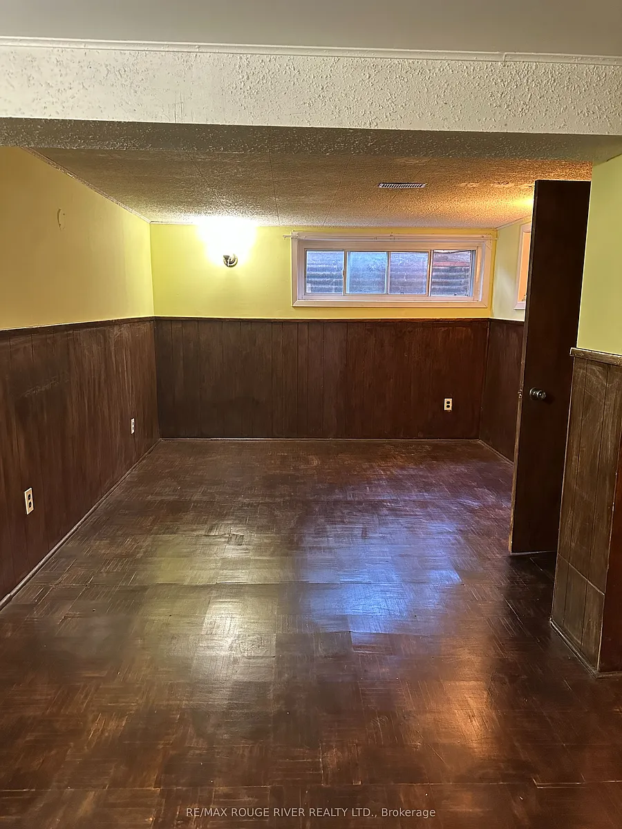 Building Photo - 27 Haileybury Dr #BASEMENT
