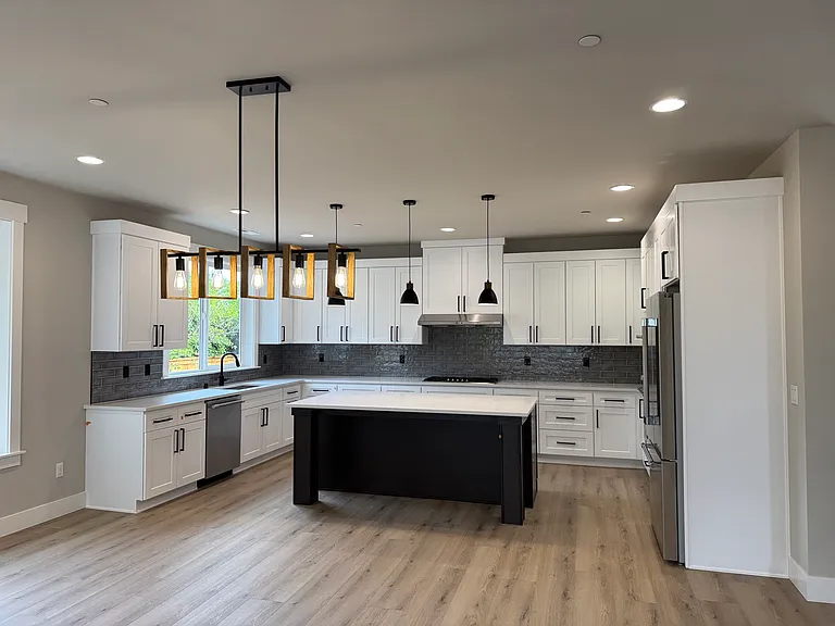 Dining & Kitchen