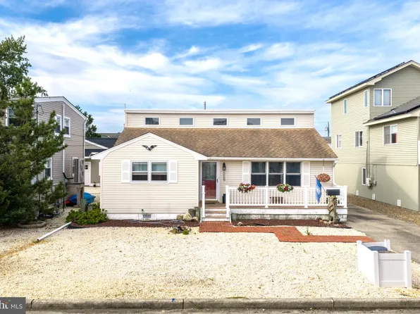 270 N 3rd St, Surf City, NJ 08008