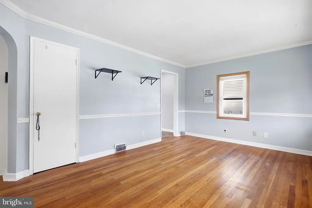 3 bed, 1.0 bath, 1170 sqft, $2,500 — Photo 3