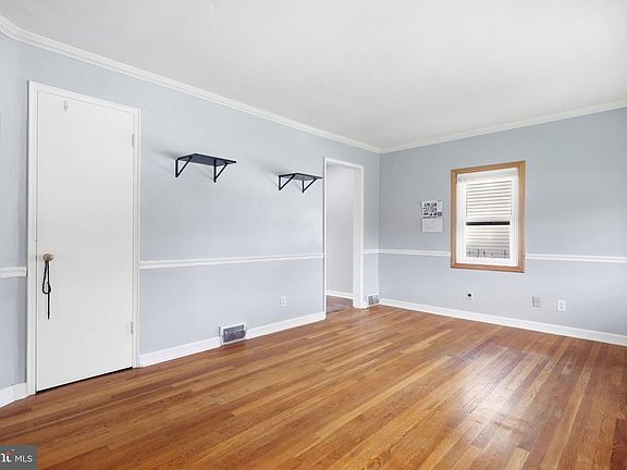 3rd image of 713 Cooper St