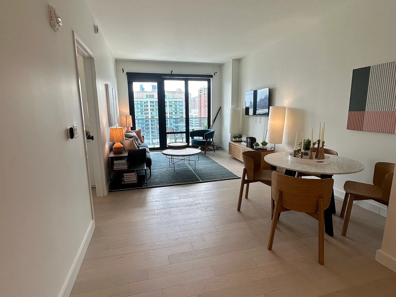 1 bed, 800 sqft, $4,295 — Photo 3