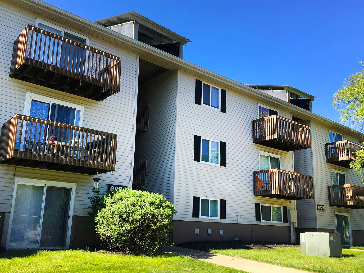 Oakwood Apartments — Photo 3