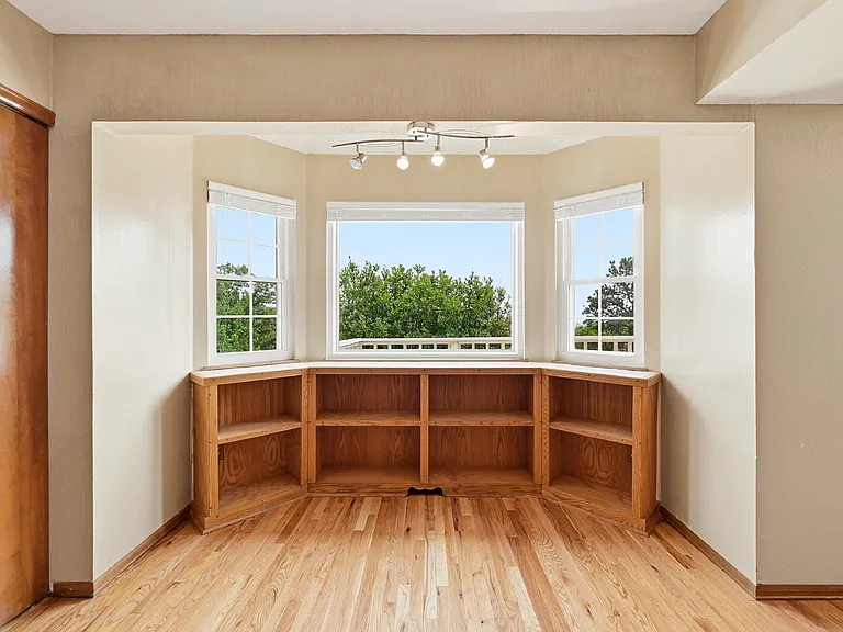 110 Mobray Ct — Photo 14