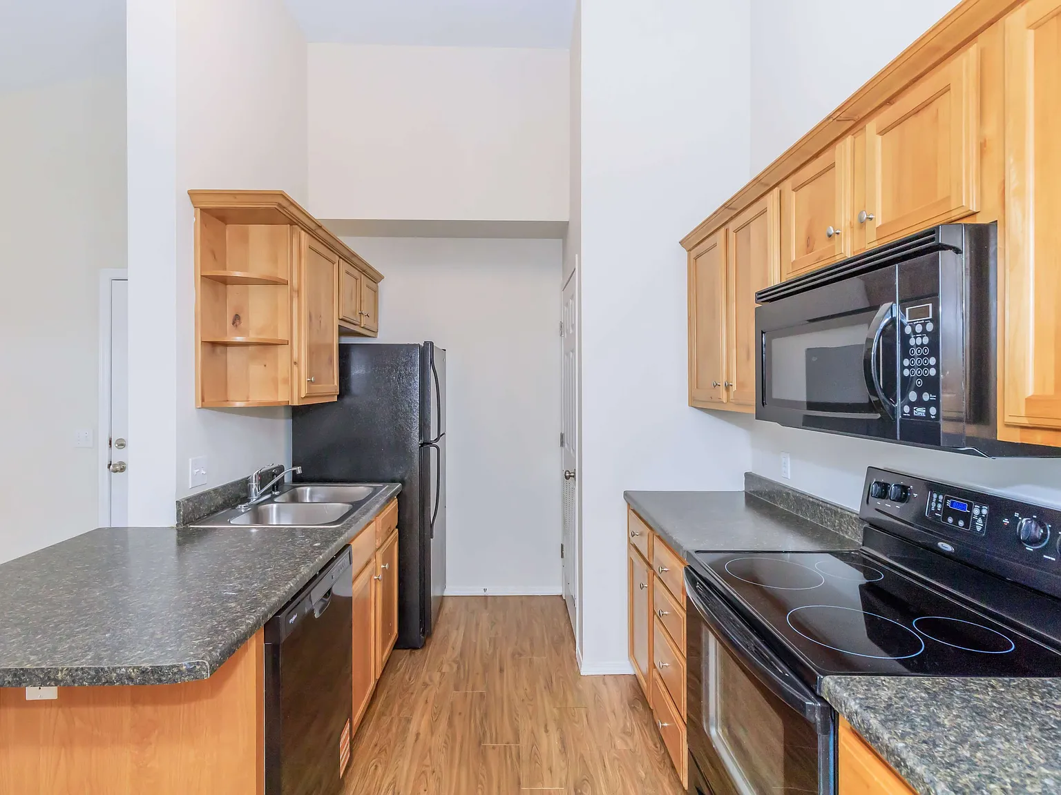 Sandstone Heights Apartments — Photo 4