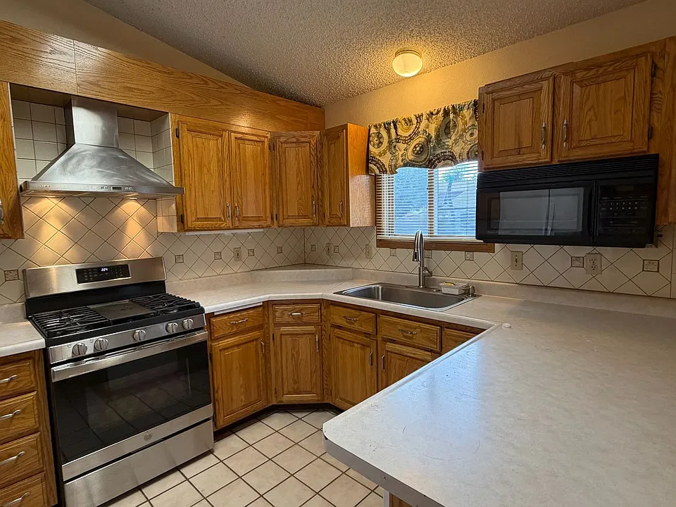 1005 Princewood Pl