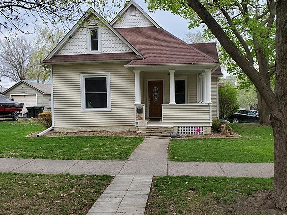 2nd image of 902 N B St