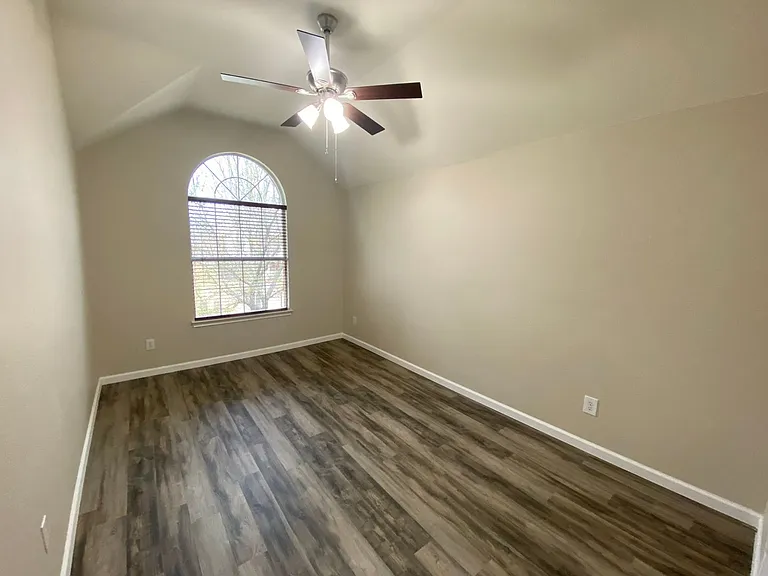 5668 Imperial Meadow Dr — Photo 35
