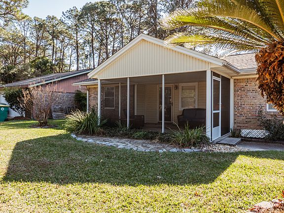 3rd image of 410 Tanglewood Dr