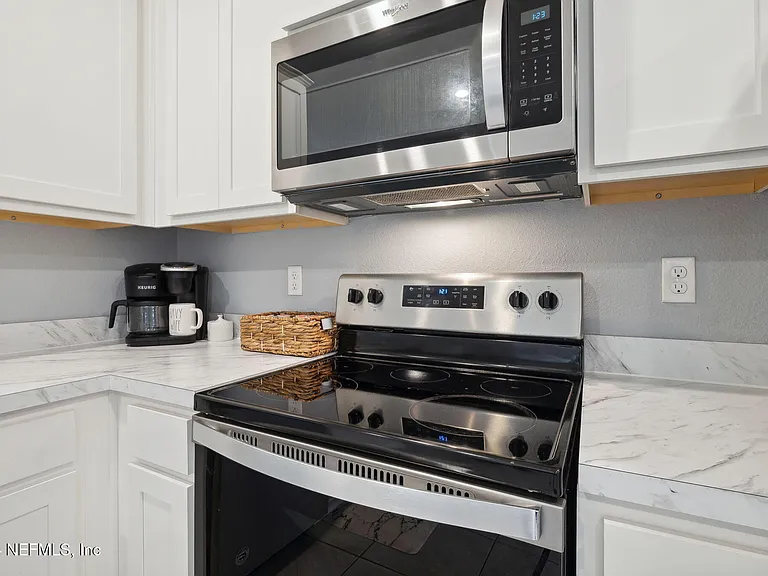 936 Capitol Pkwy — Photo 11