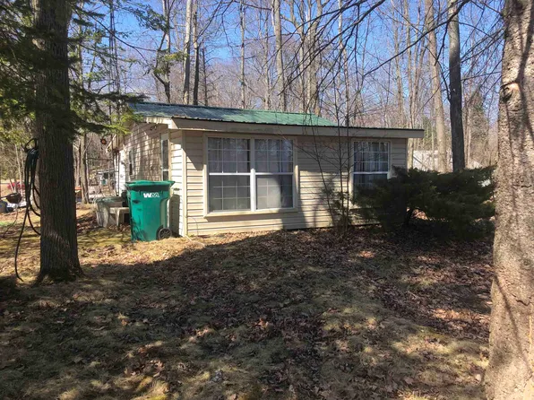 5067 Lake Pointe Dr, Harrison, MI 48625