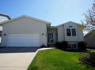 3709 Prince Dr SW, Cedar Rapids, IA 52404