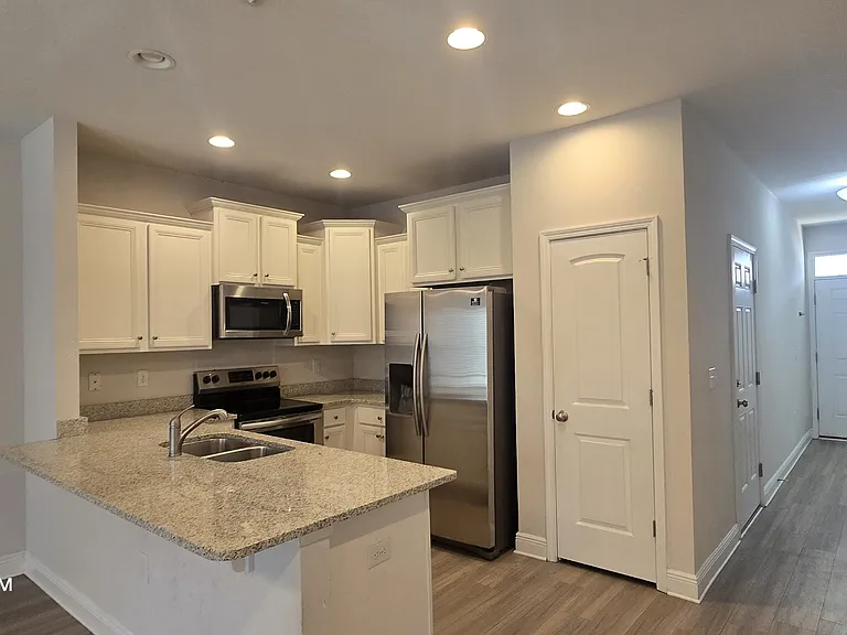 1871 Pointe Dr #1 — Photo 5